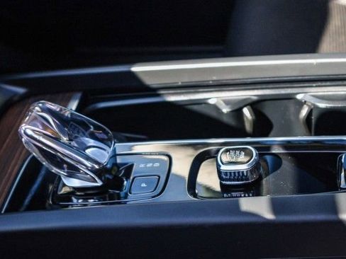 Used 2023 Volvo XC60 B5 Ultimate w/ Climate Package image 20