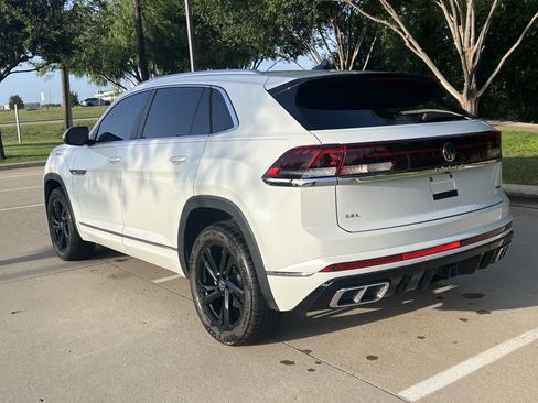 Certified 2024 Volkswagen Atlas Cross Sport SEL R-Line AWD/4WD image 8