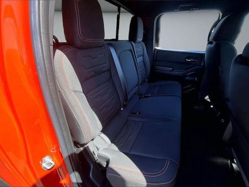 Used 2025 Nissan Frontier PRO-4X AWD/4WD image 26