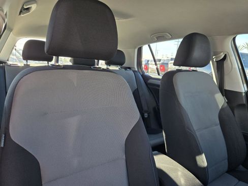 Used 2016 Volkswagen e-Golf SE w/ DC Fast Charging Package image 28