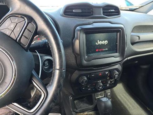 Used 2019 Jeep Renegade Altitude w/ Quick Order Package 2XM FWD image 4