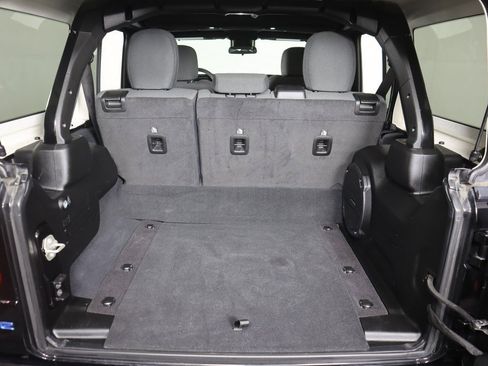 Used 2024 Jeep Wrangler Unlimited image 18