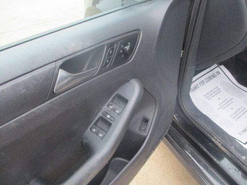 Used 2011 Volkswagen Jetta SE image 23