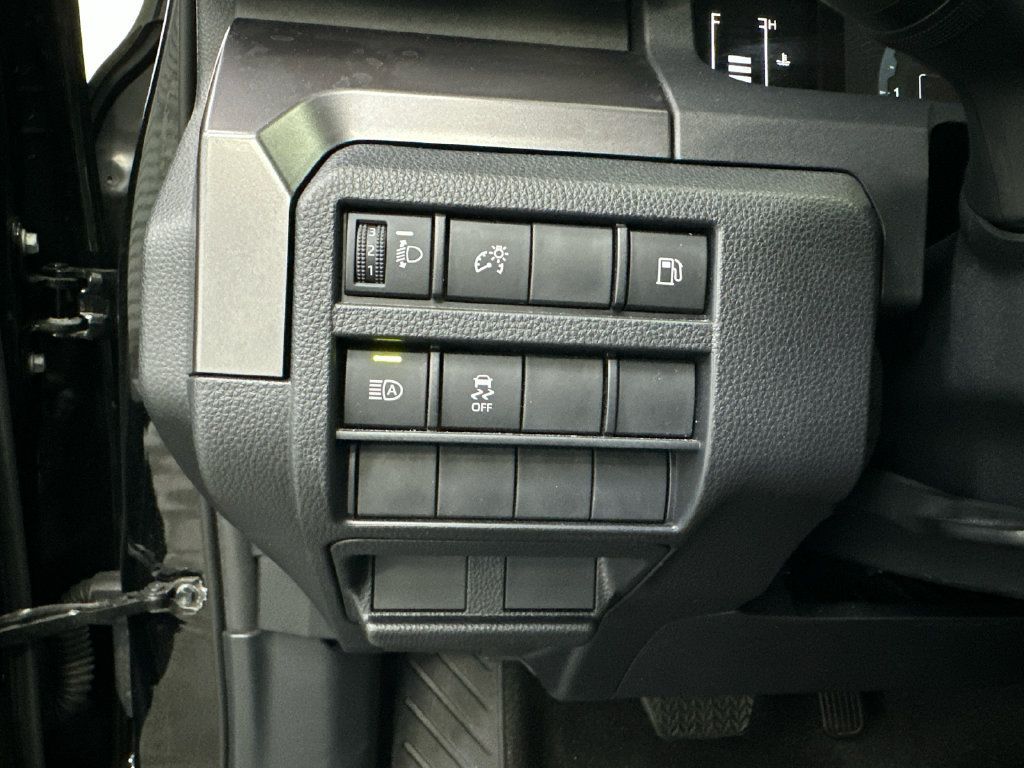Used 2025 Toyota 4Runner SR5 AWD/4WD image 30