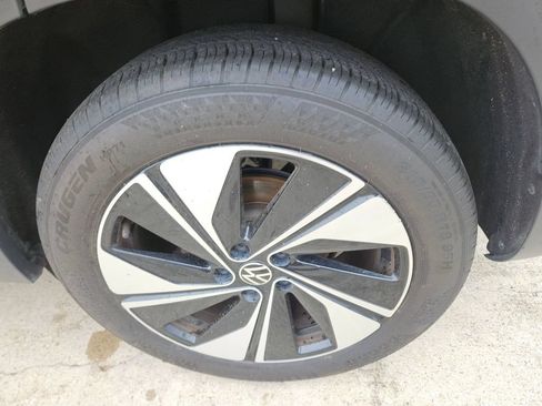 Used 2025 Volkswagen Taos SE AWD/4WD image 24