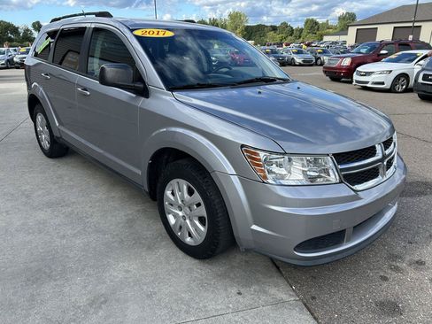 Used 2017 Dodge Journey SE w/ Flexible Seating Group FWD image 3