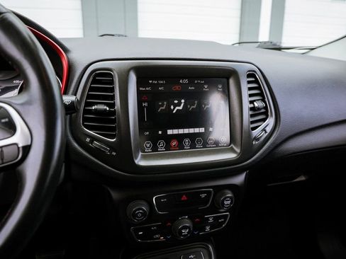 Used 2019 Jeep Compass Trailhawk image 9