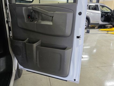 Used 2021 Chevrolet Express 2500 w/ Driver Convenience Package RWD image 20