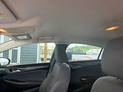 Used 2017 Chevrolet Cruze LT FWD image 12