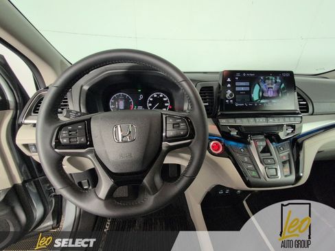 Used 2025 Honda Odyssey Touring image 14