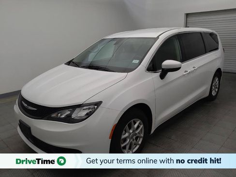 Used 2022 Chrysler Voyager LX FWD image 1