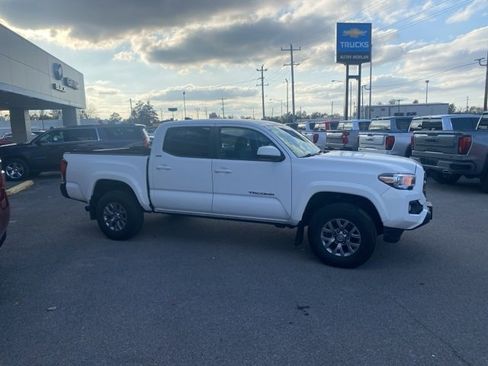 Used 2018 Toyota Tacoma 4D Double Cab image 7