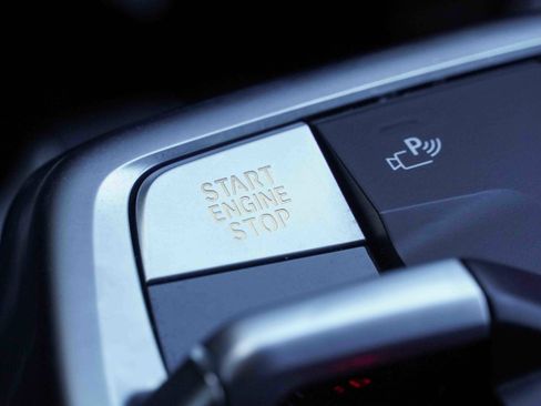 Certified 2025 BMW X2 xDrive28i w/ Premium Package image 19