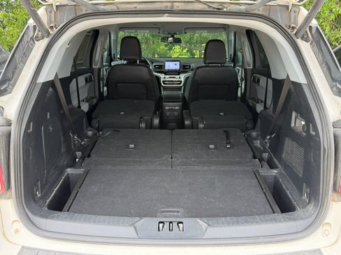 Used 2022 Ford Explorer XLT w/ Equipment Group 202A RWD image 33