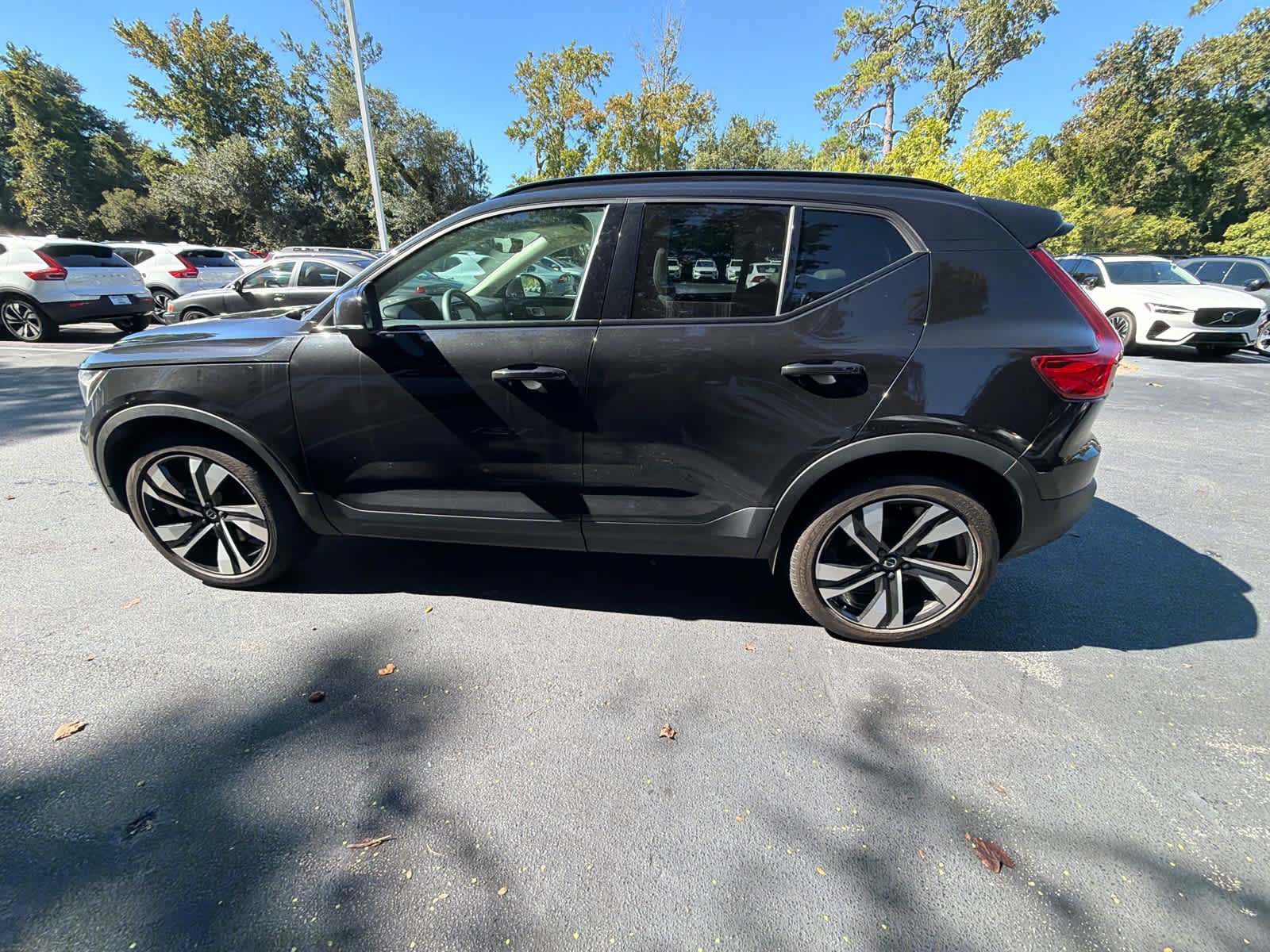 Used 2024 Volvo XC40 B5 Ultimate w/ Protection Package Premier AWD/4WD image 12