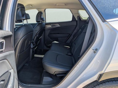 Used 2024 Kia Sportage EX image 18