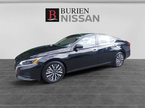Used 2025 Nissan Altima 2.5 SV FWD image 1