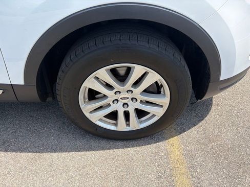 Used 2018 Ford Explorer XLT w/ Equipment Group 201A AWD/4WD image 9