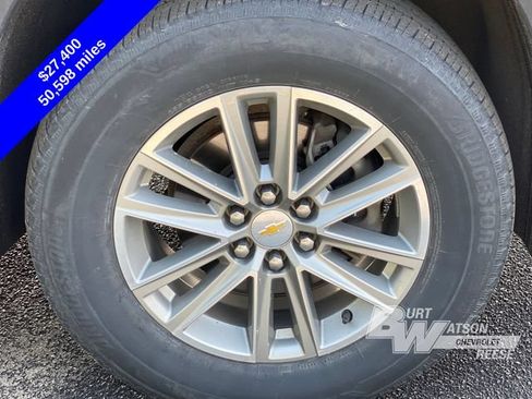 Used 2023 Chevrolet Traverse LT FWD image 17