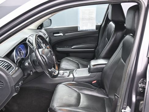 Used 2019 Chrysler 300 Limited image 16