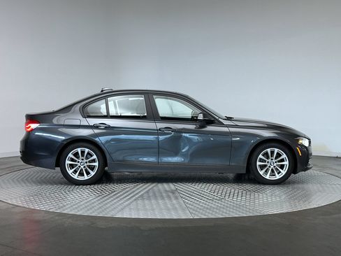 Used 2018 BMW 320i xDrive Sedan w/ Convenience Package AWD/4WD image 10