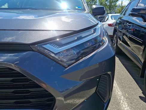 Used 2025 Toyota RAV4 LE AWD/4WD image 8
