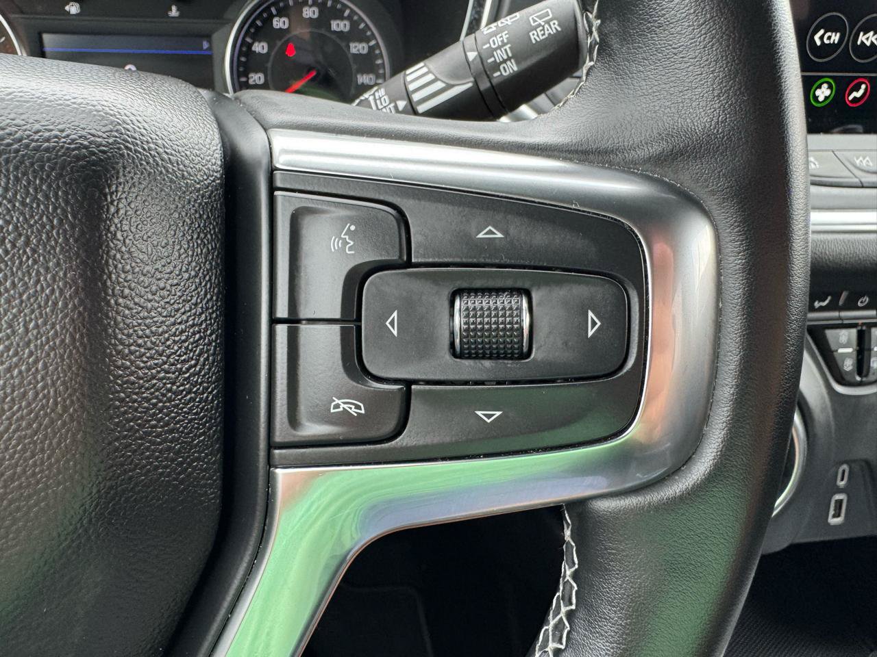 Used 2024 Chevrolet Blazer LT FWD image 17