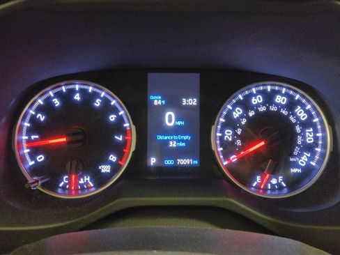 Used 2022 Toyota RAV4 LE image 23