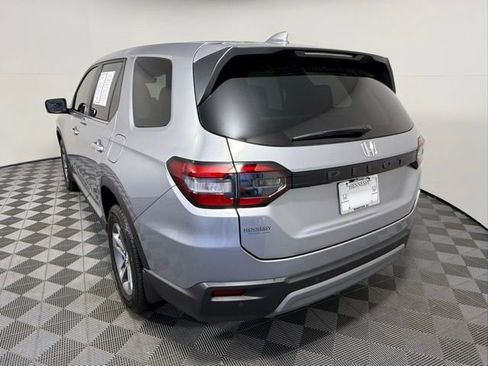 Used 2025 Honda Pilot EX-L image 4