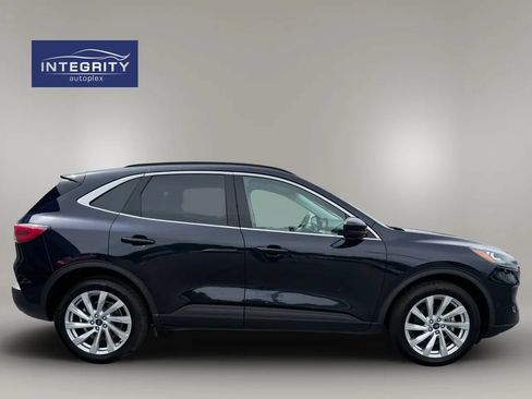 Used 2021 Ford Escape Titanium w/ Titanium Elite Package AWD/4WD image 2