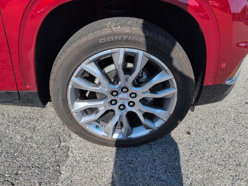 Used 2025 GMC Acadia Denali w/ Super Cruise Package FWD image 12