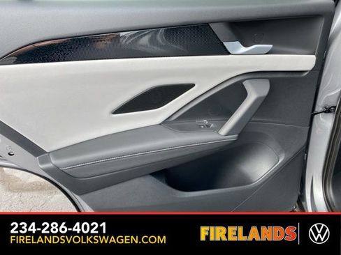 New 2025 Volkswagen Tiguan SE image 64