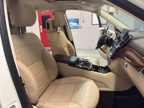Used 2017 Mercedes-Benz GLS 550 4MATIC image 23