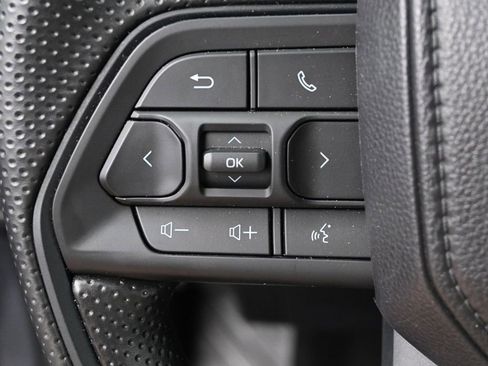 Certified 2025 Toyota Tacoma SR5 AWD/4WD image 18