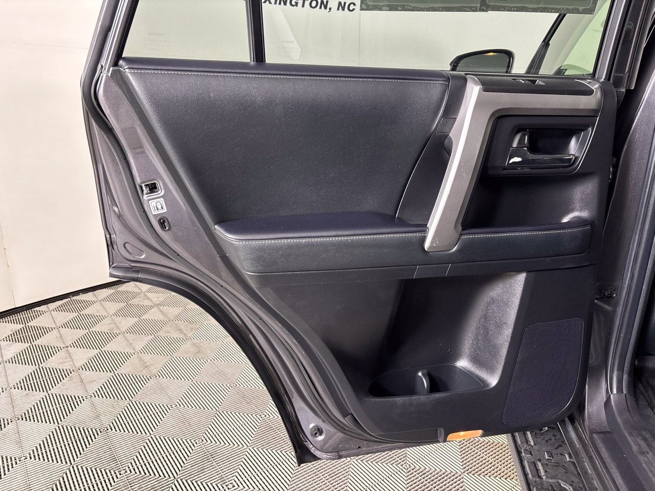 Used 2021 Toyota 4Runner SR5 AWD/4WD image 21