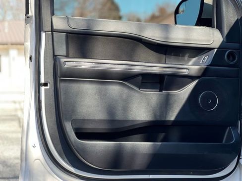 Used 2019 Ford Expedition XLT image 10