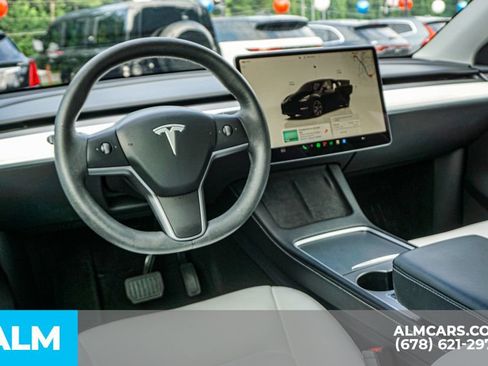 Used 2025 Tesla Model Y Long Range RWD image 27