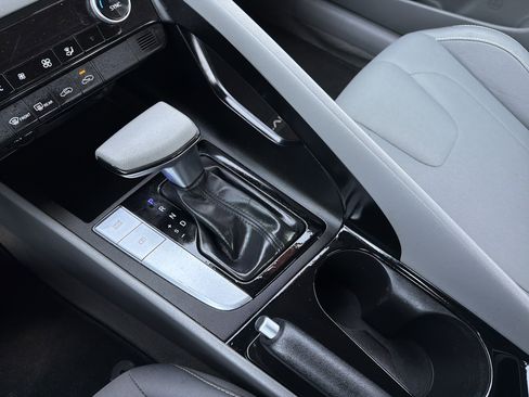 Used 2023 Hyundai Elantra SEL image 25