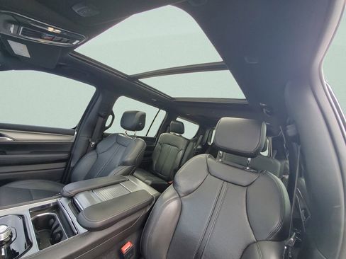 Used 2023 Jeep Wagoneer Series II image 20