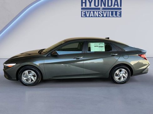New 2026 Hyundai Elantra SE FWD image 8