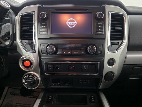 Used 2019 Nissan Titan S image 14