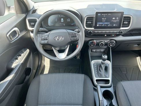 Used 2026 Hyundai Venue SE FWD image 18