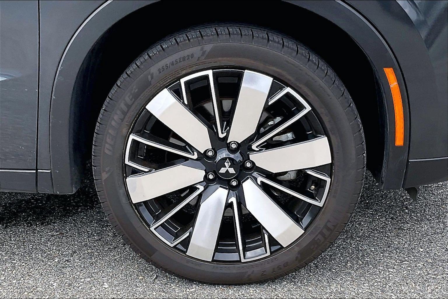 Used 2025 Mitsubishi Outlander SE FWD image 9