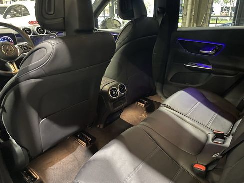 Used 2025 Mercedes-Benz GLC 300 4MATIC image 19