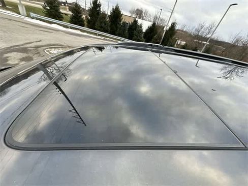 Used 2019 Chrysler Pacifica Limited w/ Advanced Safetytec Group image 6