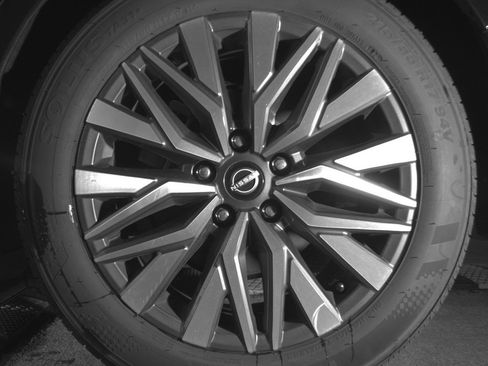 Used 2025 Nissan Altima 2.5 SV FWD image 14