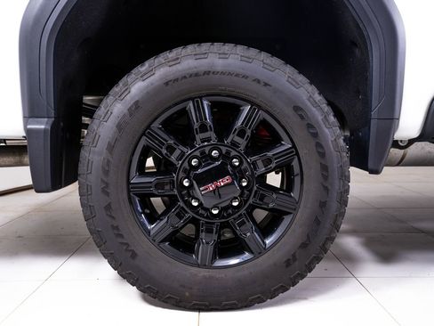 Used 2024 GMC Sierra 2500 AT4 w/ AT4 Premium Plus Package AWD/4WD image 12