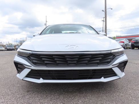 Used 2025 Hyundai Elantra Limited image 5