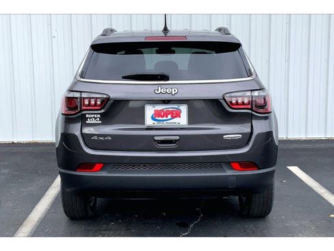 Used 2022 Jeep Compass Latitude image 4