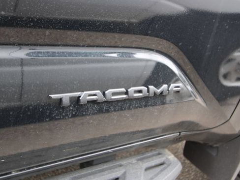 Used 2025 Toyota Tacoma TRD Off-Road AWD/4WD image 11